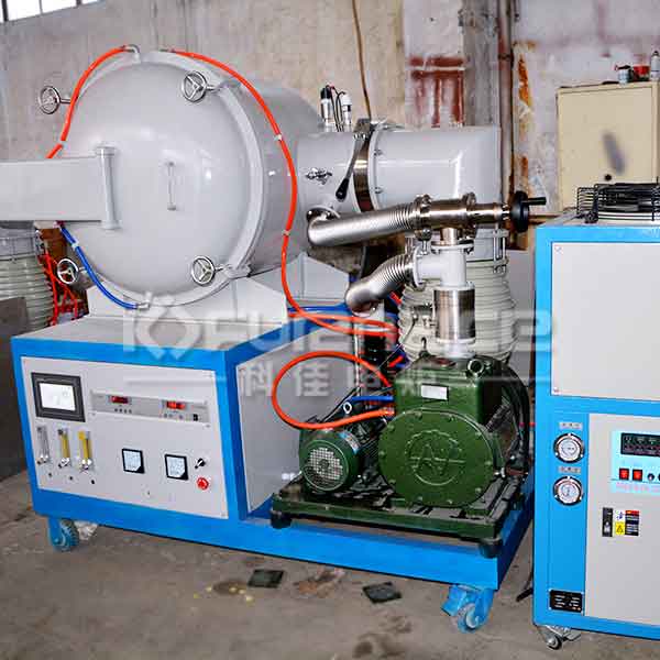 Large vacuum furnace